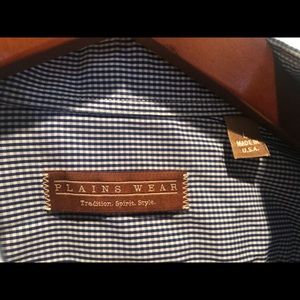 Plainswear shirt in Large from The Locker Room.